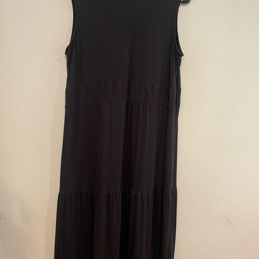 Black Sleeveless Tommy Hilfiger Maxi dress with Medallion detail at waist. 1X - Picture 5 of 6